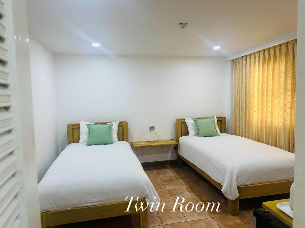 Surin Bay Inn Экстерьер фото